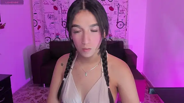 SaraaMills online show from March 1, 7:59 pm