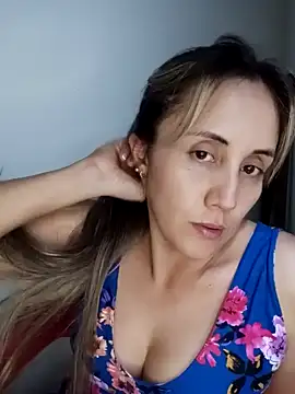 Snapshot of Isabel23zr chatting on December 14, 3:29 am Isabel23zr online show from December 14, 3:29 am