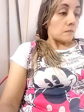 Snapshot of Isabel23zr chatting on February 26, 2:04 am Isabel23zr online show from February 26, 2:04 am