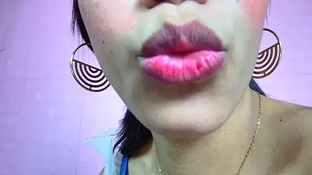 strawberrymia68 online show from February 11, 1:09 pm