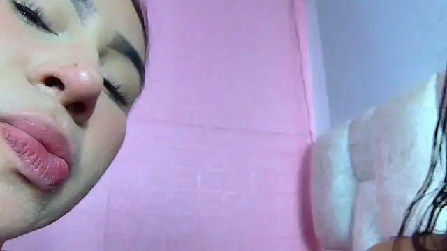 strawberrymia68 online show from March 1, 1:07 pm