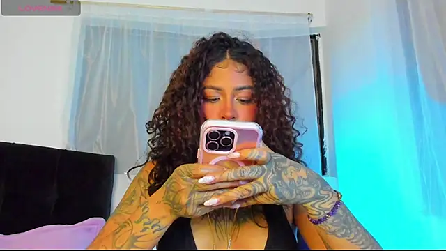 Snapshot of JuliaRose_ks chatting on May 15, 1:45 am JuliaRose ks online show from May 15, 1:45 am
