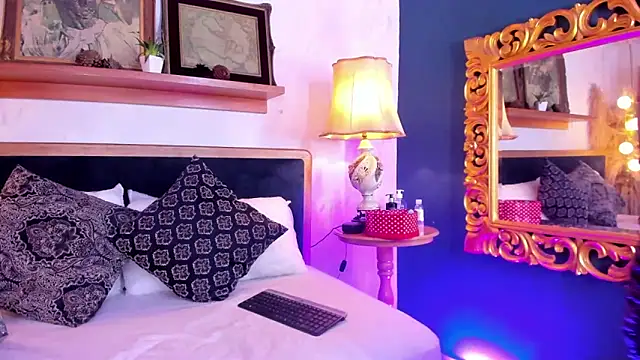 Hotsamantamature online show from March 11, 7:36 pm