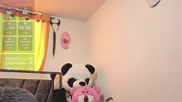 Hotsamantamature online show from September 26, 5:28 pm