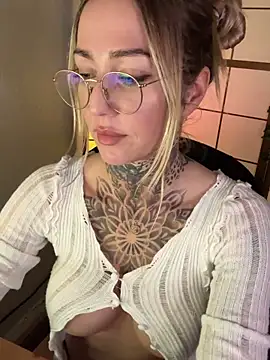 ElenaHaze online show from December 11, 3:26 pm