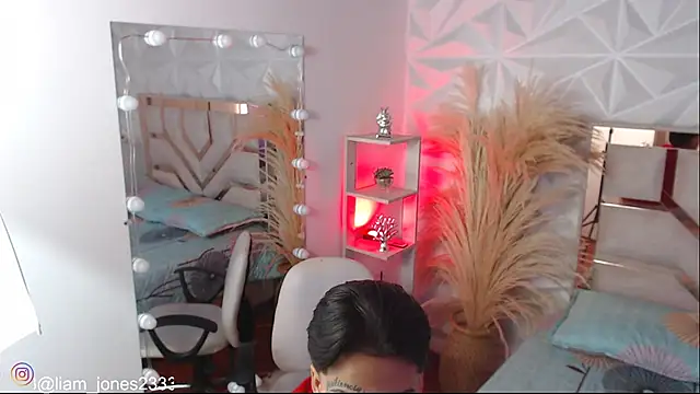 Jonesliam23 online show from October 29, 7:15 pm