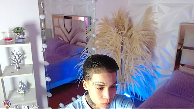 Jonesliam23 online show from February 2, 7:12 pm