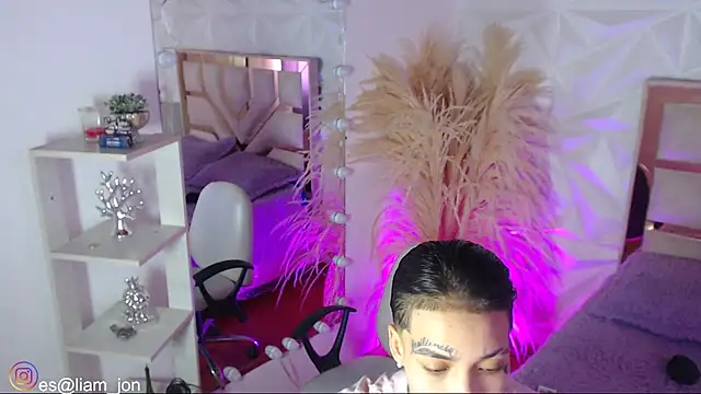 Jonesliam23 online show from February 4, 6:58 pm