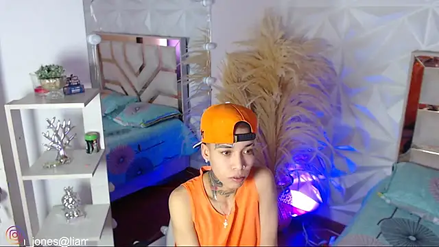 Jonesliam23 online show from February 23, 7:22 pm