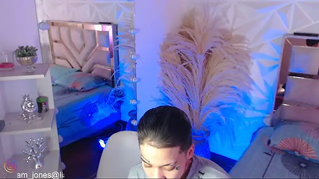 Jonesliam23 online show from March 3, 7:20 pm