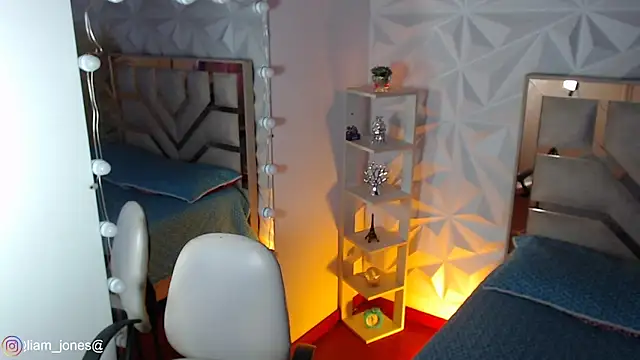 Jonesliam23 online show from April 21, 7:28 pm