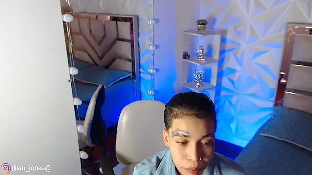 Jonesliam23 online show from April 22, 7:59 pm