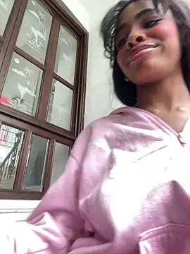 Snapshot of adaraSmiith chatting on December 13, 6:49 pm adaraSmiith online show from December 13, 6:49 pm