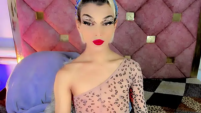 Snapshot of the-horus-girl chatting on December 12, 1:43 am the-horus-girl online show from December 12, 1:43 am