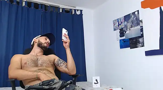 Snapshot of Sanit_Di chatting on December 18, 9:51 pm Sanit Di online show from December 18, 9:51 pm