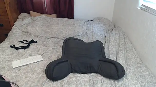 anja peach online show from April 22, 4:30 pm