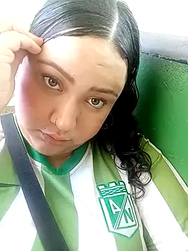 Snapshot of isaReyes chatting on October 26, 4:02 pm isaReyes online show from October 26, 4:02 pm