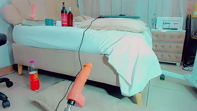 EmilyySaenz online show from January 31, 1:02 pm