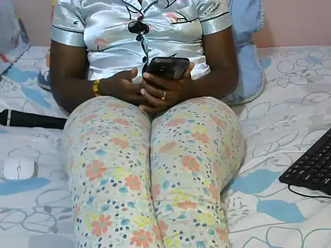 winnie254 online show from October 14, 4:08 pm