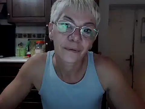Snapshot of jona33 chatting on October 15, 4:34 am jona33 online show from October 15, 4:34 am