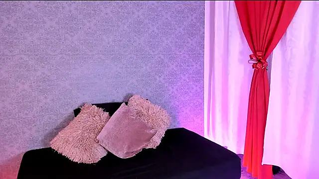 Snapshot of CatrinaRossi chatting on December 19, 7:51 pm CatrinaRossi online show from December 19, 7:51 pm