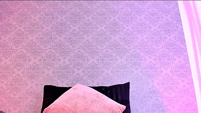 Snapshot of CatrinaRossi chatting on February 6, 12:54 am CatrinaRossi online show from February 6, 12:54 am