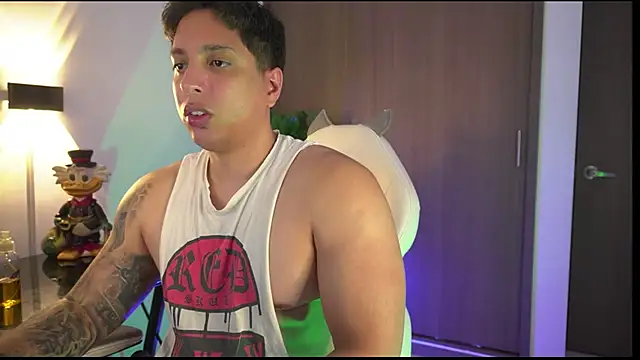 Snapshot of appolo_allen chatting on October 30, 5:31 am appolo allen online show from October 30, 5:31 am