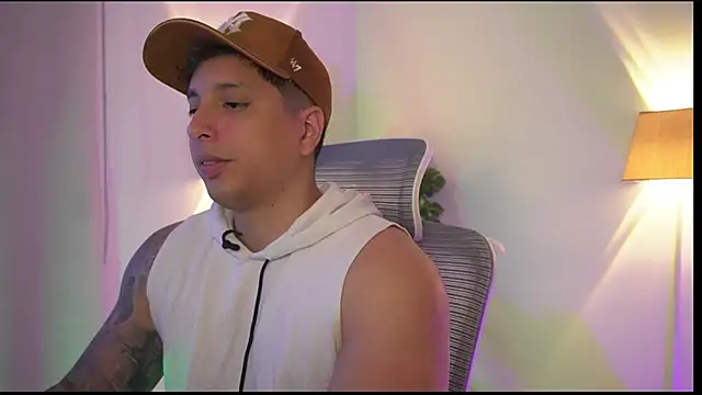 Snapshot of appolo_allen chatting on November 19, 12:10 am appolo allen online show from November 19, 12:10 am