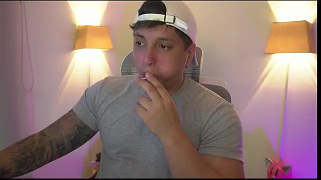 Snapshot of appolo_allen chatting on December 2, 2:39 am appolo allen online show from December 2, 2:39 am