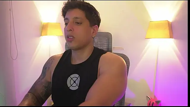 Snapshot of appolo_allen chatting on December 3, 5:26 am appolo allen online show from December 3, 5:26 am