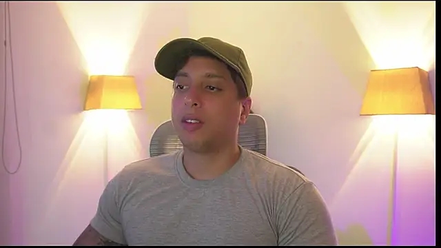 Snapshot of appolo_allen chatting on December 4, 10:40 pm appolo allen online show from December 4, 10:40 pm