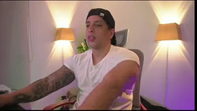 Snapshot of appolo_allen chatting on December 14, 12:49 am appolo allen online show from December 14, 12:49 am