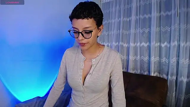 peyton golden1 online show from February 6, 4:10 am