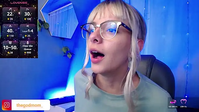 Snapshot of peyton_golden1 chatting on November 8, 3:18 am peyton golden1 online show from November 8, 3:18 am