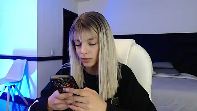 peyton golden1 online show from April 6, 3:48 am