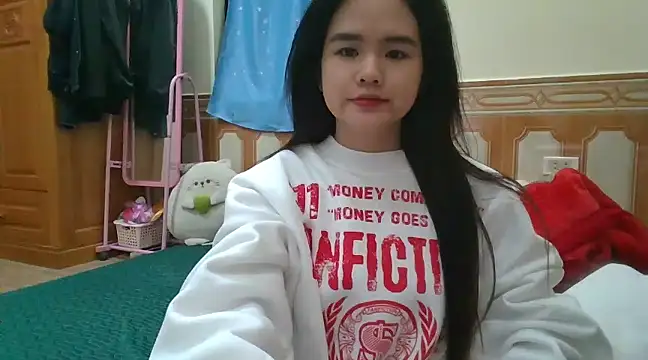 Snapshot of Yin-girl chatting on December 27, 11:28 am Yin-girl online show from December 27, 11:28 am