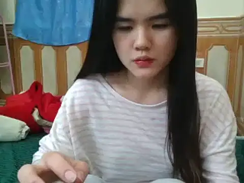 Snapshot of Yin-girl chatting on January 3, 11:57 am Yin-girl online show from January 3, 11:57 am