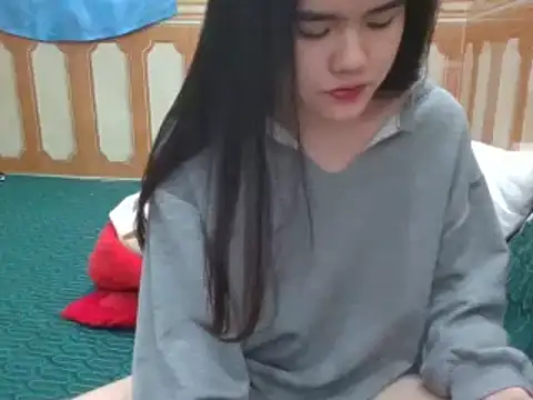 Snapshot of Yin-girl chatting on January 12, 5:24 am Yin-girl online show from January 12, 5:24 am