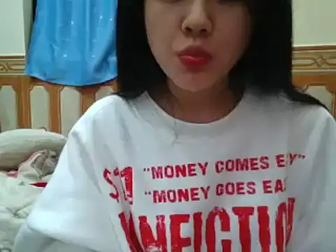 Snapshot of Yin-girl chatting on February 3, 11:42 am Yin-girl online show from February 3, 11:42 am