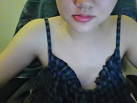 Snapshot of Yin-girl chatting on September 18, 5:04 pm Yin-girl online show from September 18, 5:04 pm