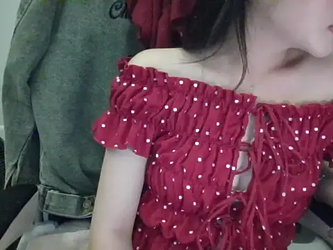 Snapshot of Yin-girl chatting on October 5, 8:07 pm Yin-girl online show from October 5, 8:07 pm