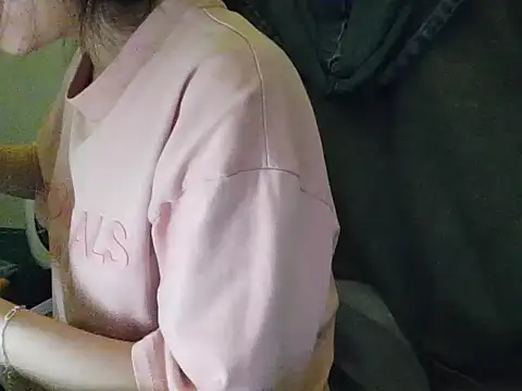 Snapshot of Yin-girl chatting on October 8, 8:17 pm Yin-girl online show from October 8, 8:17 pm