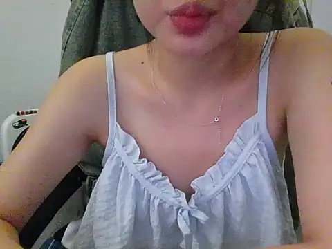 Snapshot of Yin-girl chatting on October 11, 11:36 pm Yin-girl online show from October 11, 11:36 pm