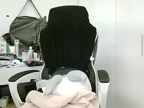 Snapshot of Yin-girl chatting on October 16, 7:48 pm Yin-girl online show from October 16, 7:48 pm