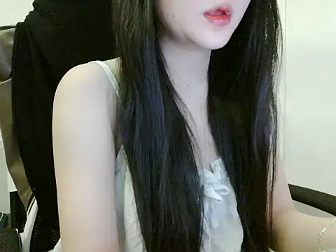 Snapshot of Yin-girl chatting on October 21, 6:19 pm Yin-girl online show from October 21, 6:19 pm