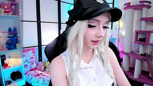 LilithLin online show from April 17, 7:06 pm