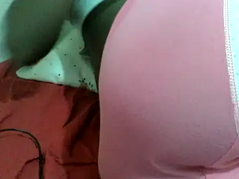 Snapshot of PRETTY-LIA chatting on March 14, 12:43 am PRETTY-LIA online show from March 14, 12:43 am