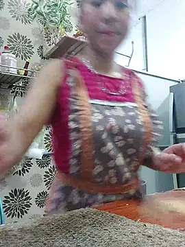 Snapshot of Yinzing_502 chatting on March 5, 12:22 pm Yinzing 502 online show from March 5, 12:22 pm