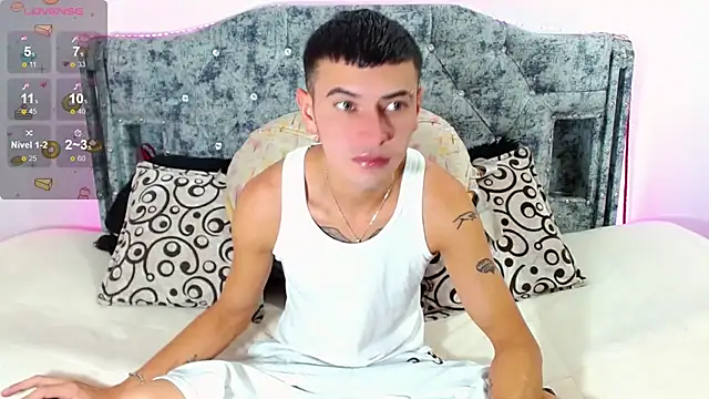  snopyy  online show from October 1, 1:28 pm