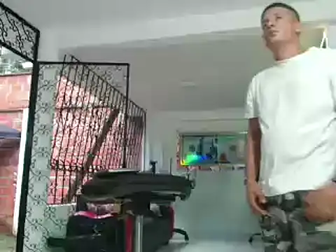 Snapshot of damiam_fiery chatting on February 23, 10:31 pm damiam fiery online show from February 23, 10:31 pm